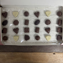 240g Regal Selection Milk, White & Dark Chocolate Assortment Box (1x240g)