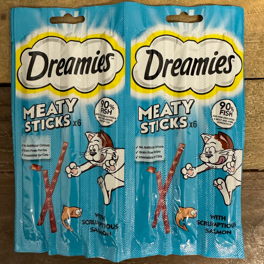 Dreamies Meaty Sticks Cat Treats with Salmon