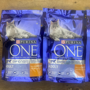 Purina One Adult Chicken and Wholegrain Cat Food