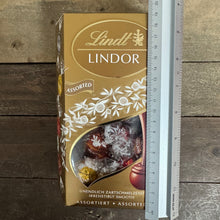 500g Lindt Lindor Assorted Chocolate Truffles Gift Box (1x500g)