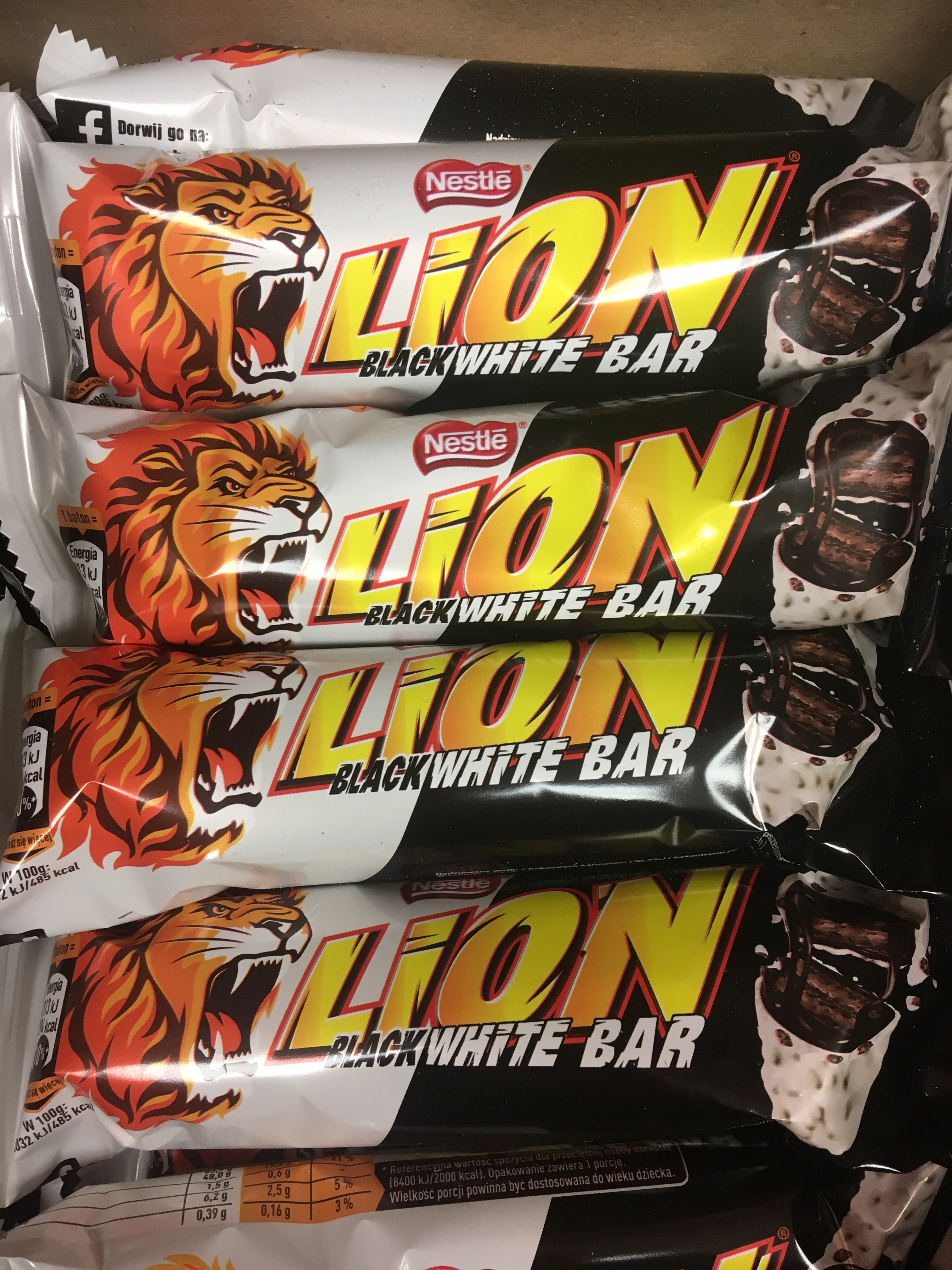 10x Nestle Lion Limited Edition Black & White Bar (10x40g) | Low