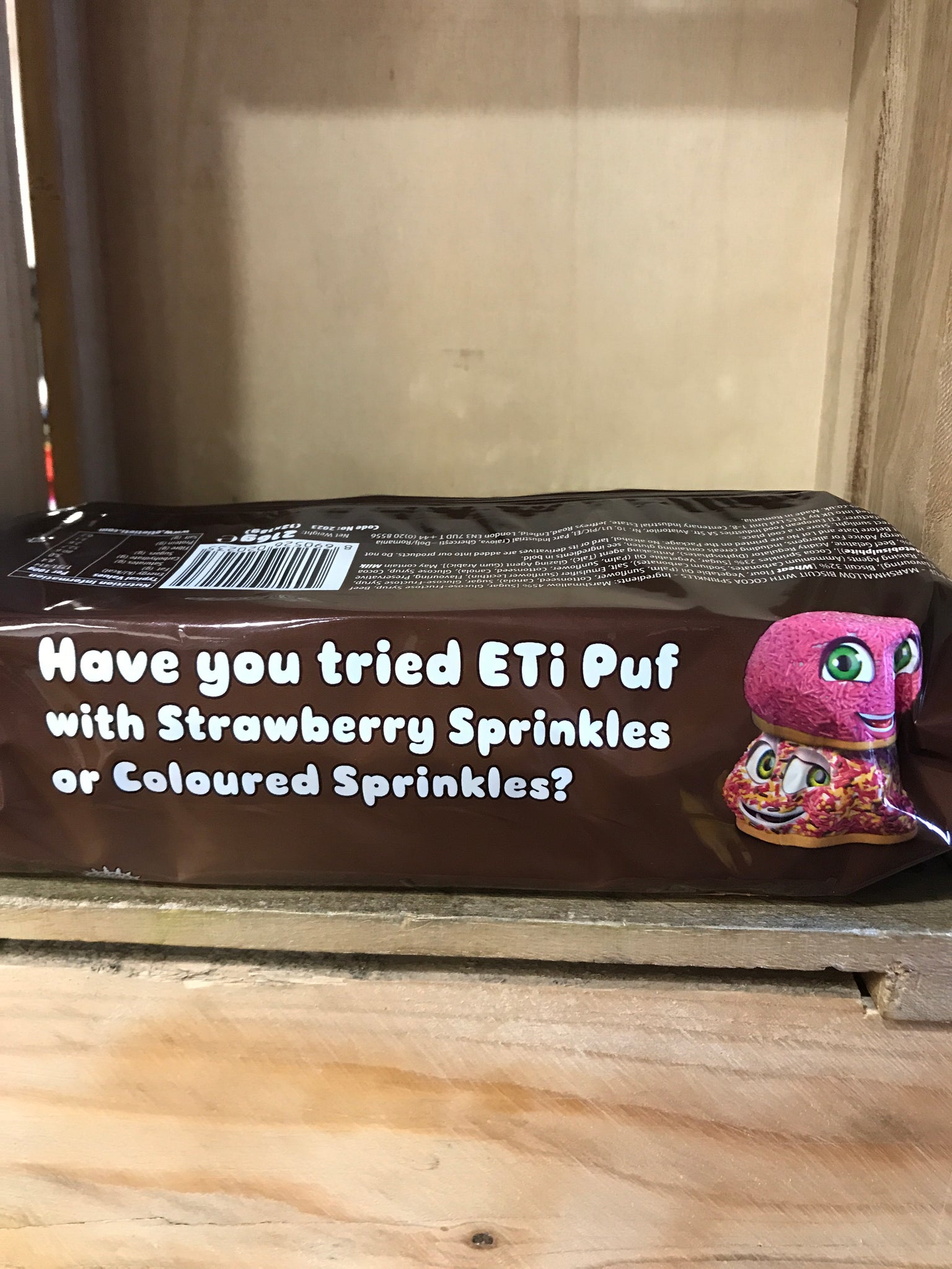 Eti Puf Red Fruit-Filled Marshmallow Biscuit (Kırmızı Meyve Dolgulu Ma