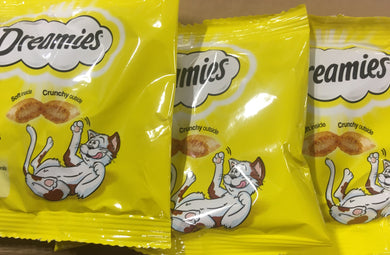 4x Dreamies with Delicious Cheese Cat Treats (4x Packs of 30g)
