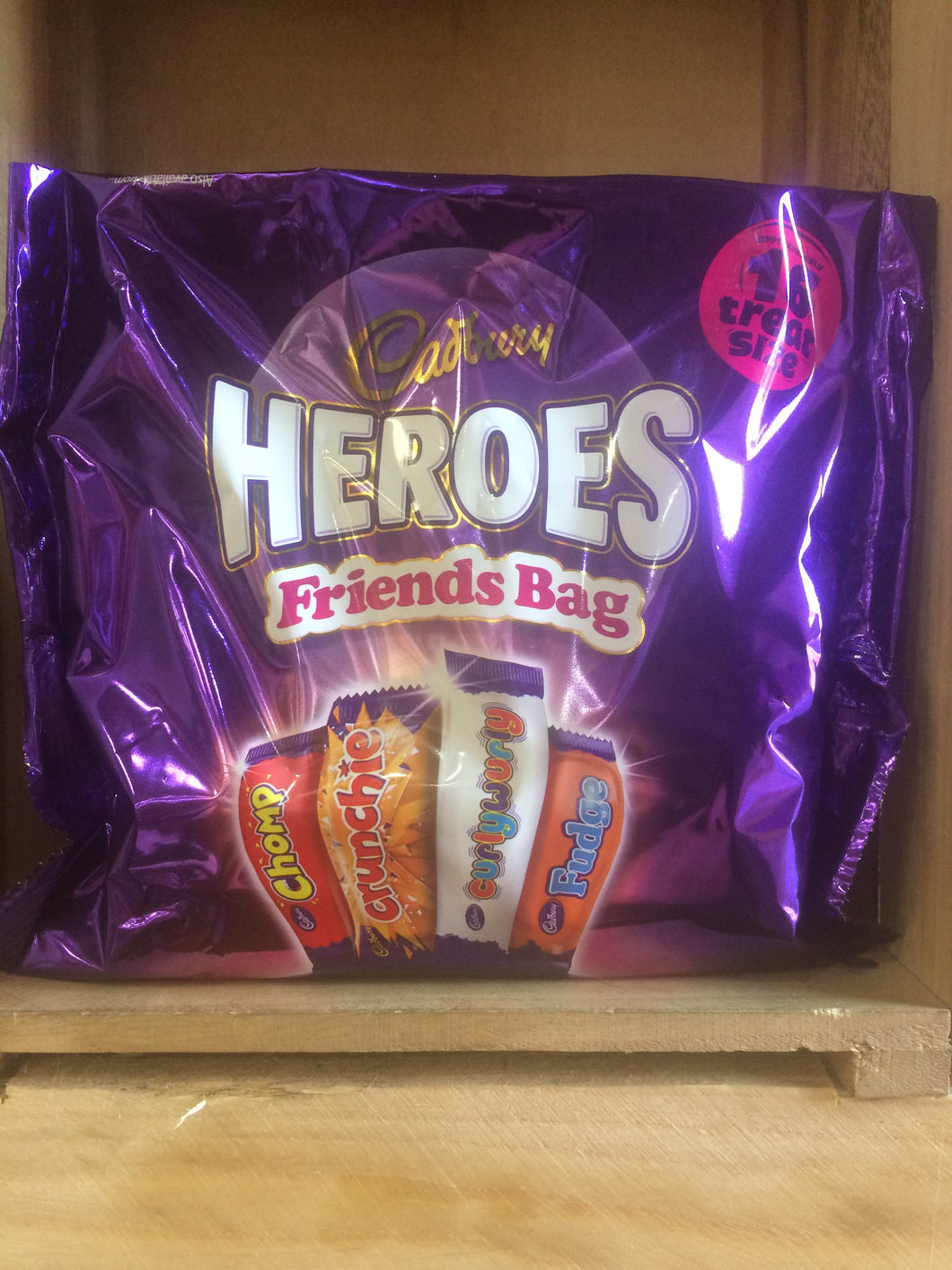 Cadbury Friends Heroes 16 Treatsize Packs 225g