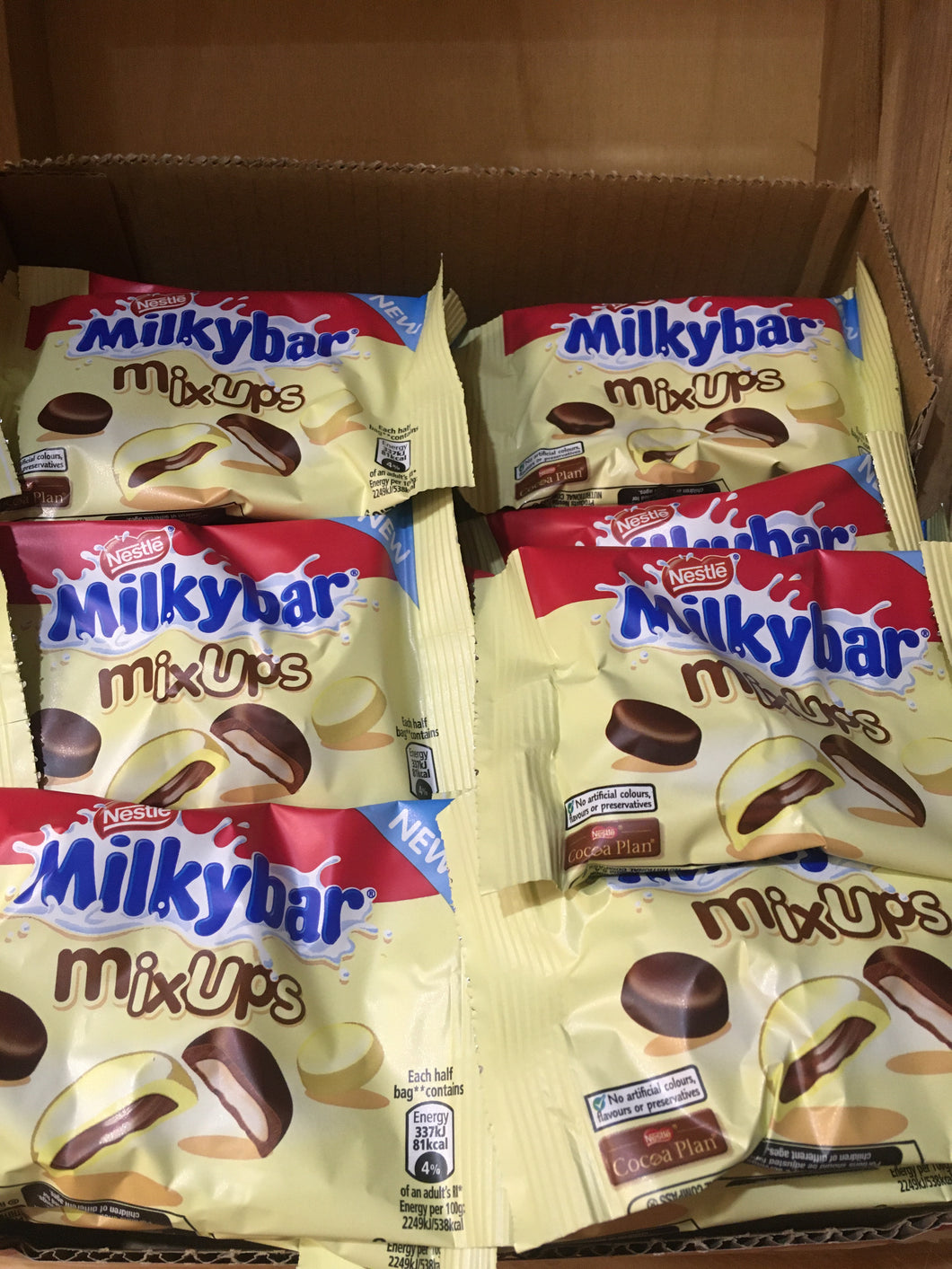 12x Nestle Milkybar Mix Ups White & Milk Chocolate Bags (12x32.5g)